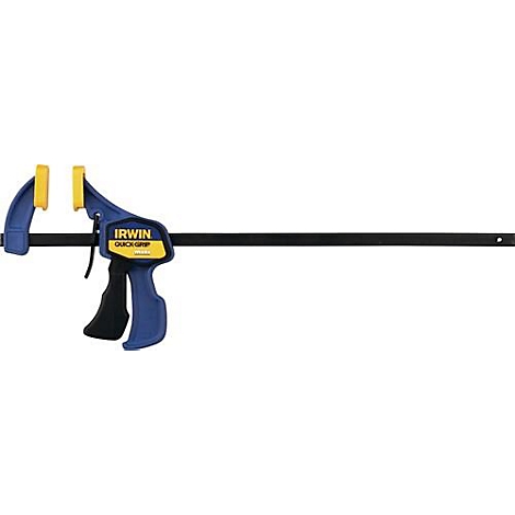 Une pince avec une poignée bleue et jaune et un support noir. La poignée indique "IRWIN QUICK-GRIP".