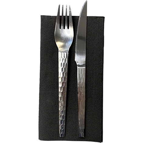 Fourchette et couteau en acier inoxydable sur tissu noir.