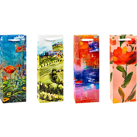 Quatre sacs cadeaux pour bouteilles de vin avec différents motifs : coquelicots, paysage, abstrait et floral.