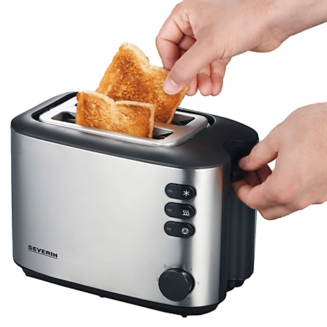 Ein silberner Toaster mit herausspringenden Toastscheiben. Eine Hand entnimmt eine goldbraune Scheibe.