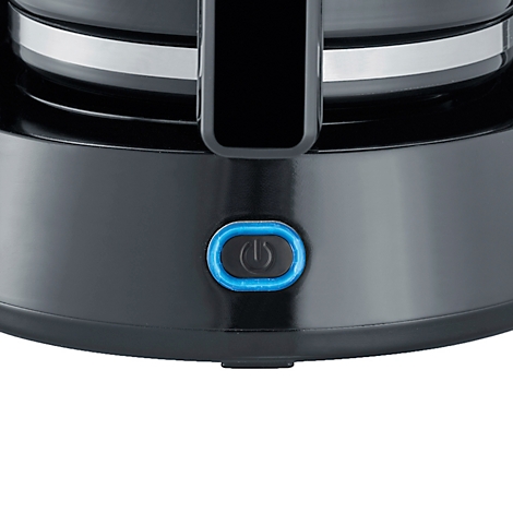 Gros plan d'un appareil noir avec un bouton d'alimentation bleu éclairé.
