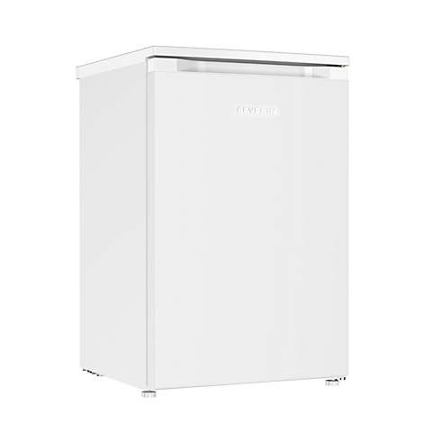 Weißer Minikühlschrank, isoliert vor weißem Hintergrund. Auf der Tür steht „SEVERIN“.