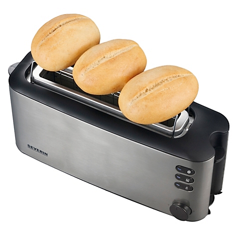 Toaster mit drei Brötchen auf dem Rost. Silbernes Gehäuse mit schwarzem Akzent.