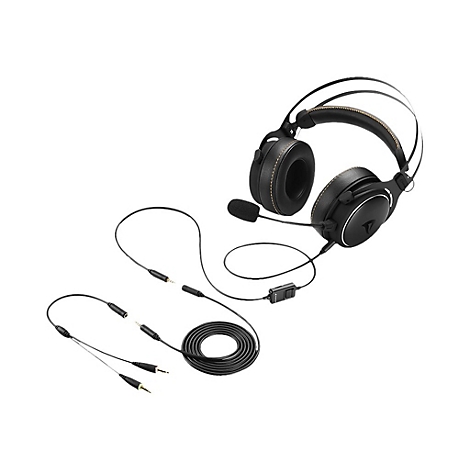 Schwarzes Gaming-Headset mit Kabel, Mikrofon und beiliegenden Audio-Adaptern vor weißem Hintergrund.
