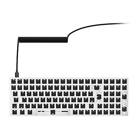 Nahaufnahme einer weißen Tastatur, ohne Tasten, mit schwarzem Kabelanschluss.