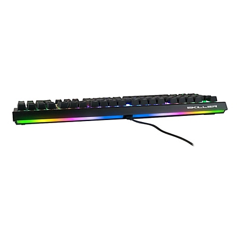 Schwarze Gaming-Tastatur mit mehrfarbiger Beleuchtung, Kabel und "SKILLER"-Schriftzug.