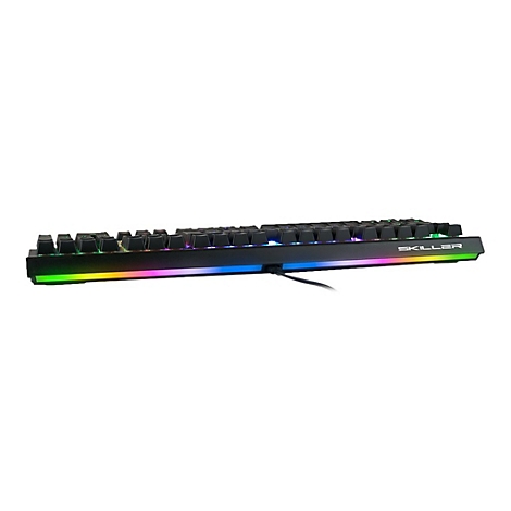Schwarze Gaming-Tastatur mit farbiger RGB-Beleuchtung. Unter der Tastatur sind farbige Lichter zu sehen. Der Schriftzug "SKILLER" ist sichtbar.