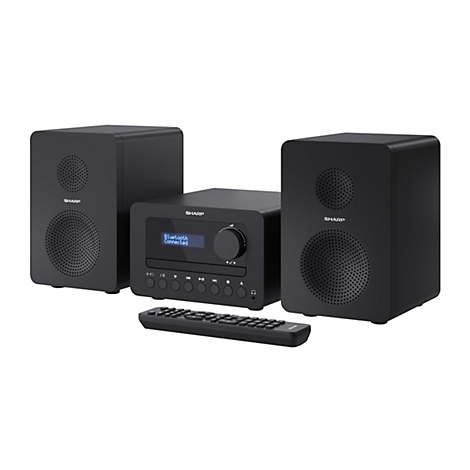 Schwarze Sharp HiFi-Anlage mit zwei Lautsprechern, zentraler Haupteinheit, Displayanzeige Bluetooth Connected und Fernbedienung.