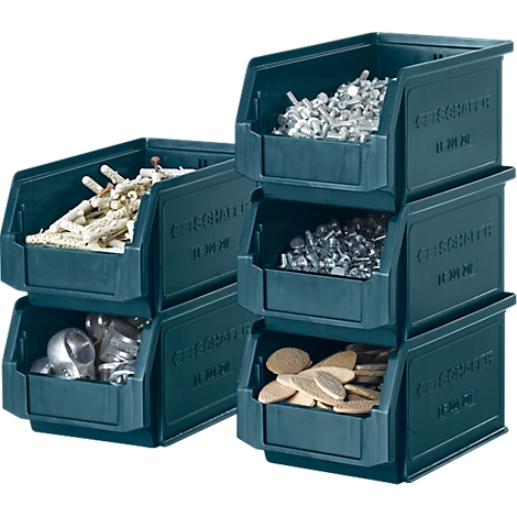 Blaue Kunststoff-Lagerboxen, gefüllt mit Dübeln, Schrauben, Muttern und Holzverbindern.