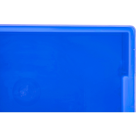 Nahaufnahme einer blauen, rechteckigen Kunststoffbox mit markanten Kanten.
