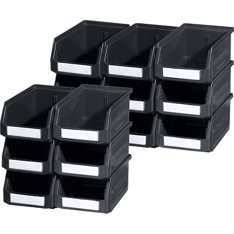 Dunkelgraue Stapelboxen. Auf jeder Box ist ein weißes Etikett. Mehrere Boxen sind gestapelt.