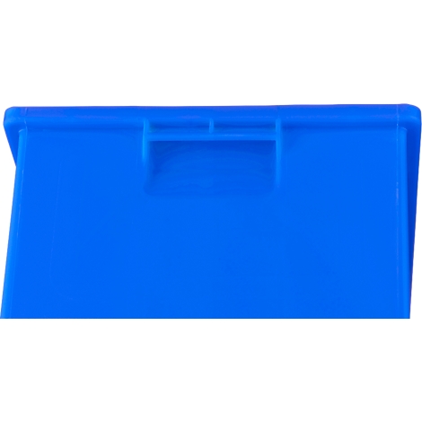 Eine blaue Kunststoffbox in Nahaufnahme.