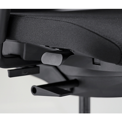 Détail d'une chaise de bureau. Leviers gris, cadre et assise noirs.