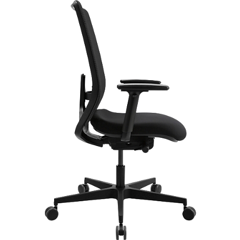 Chaise de bureau noire de profil. Haut dossier, assise rembourrée, accoudoirs et base à roulettes.
