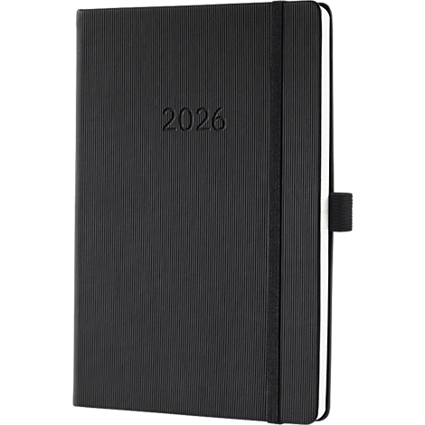 Zwart notitieboek met reliëf 2026. Voorzien van een elastische band en penlus.