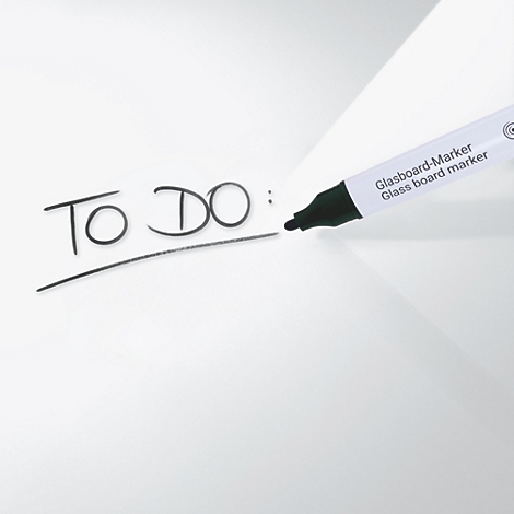 Nahaufnahme einer weißen Oberfläche mit der Aufschrift "TO DO:" und einem schwarzen Filzstift.