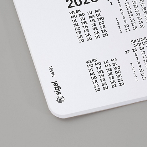 Gros plan d'un calendrier blanc avec un aperçu mensuel et le logo 'sigel'.