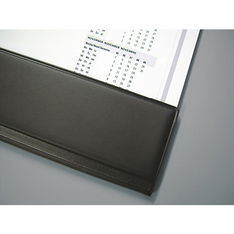 Gros plan d'un calendrier noir avec des pages de calendrier de novembre.