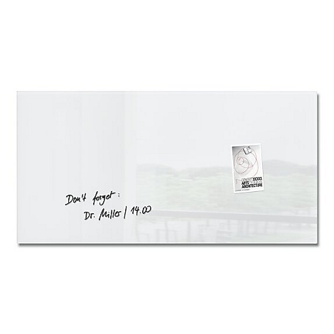 Tableau blanc avec des notes. Il est écrit "Don't forget: Dr. Miller / 14.00" et une affiche avec des dessins abstraits.