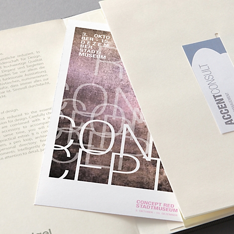 Detailaufnahme einer Broschüre mit dem Text "CONCEPT" und Veranstaltungsdaten des Stadtmuseums.