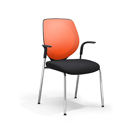 Silla con asiento negro y respaldo naranja sobre patas cromadas.