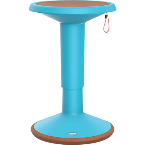 Türkis-brauner Stehhocker, der in der Höhe verstellt werden kann. Brauner Sitz und Unterseite, orangefarbene Schlaufe.