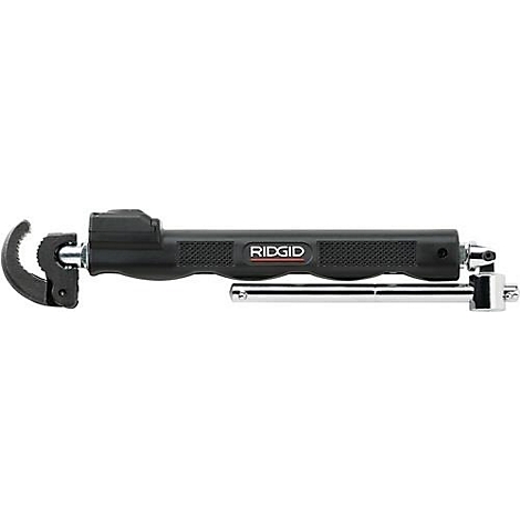 Een zwarte RIDGID pijpsleutel op een witte achtergrond. De sleutel heeft een zwarte handgreep, bek en chromen arm.
