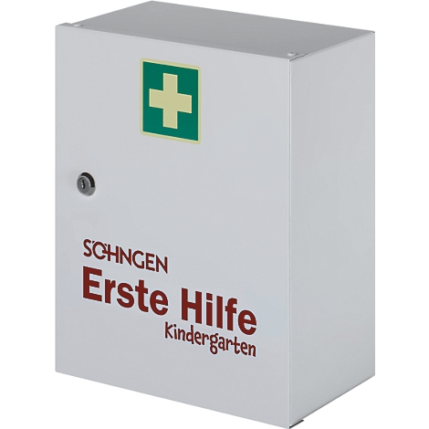 Witte EHBO-kast met groen kruis, opschrift 'EHBO kleuterschool'.
