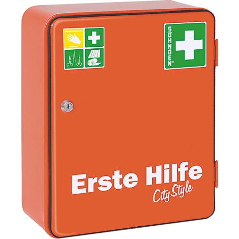 Ein orangefarbener Erste-Hilfe-Kasten mit Aufschriften und Symbolen, darunter ein weißes Kreuz. Aufschrift: Erste Hilfe City Style.