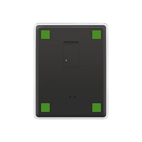 Rückansicht eines rechteckigen Geräts in Schwarz mit vier grünen Standfüßen und einem Batteriefach.