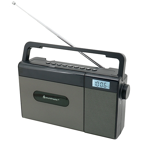 Graues Soundmaster-Radio mit Tragegriff, ausziehbarer Antenne und digitalem Display vor weißem Hintergrund.