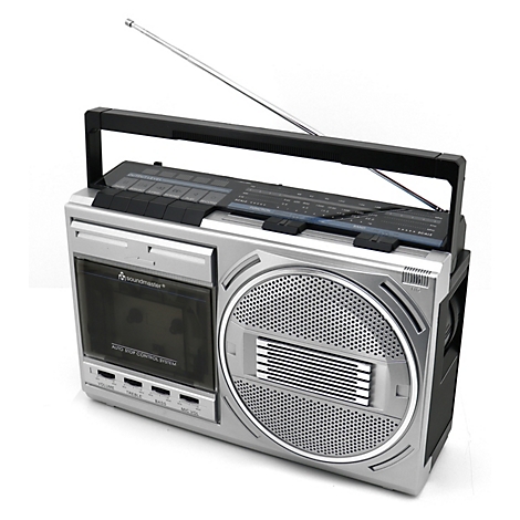 Magnétophone rétro argenté. Avec antenne, haut-parleur et compartiment à cassettes.