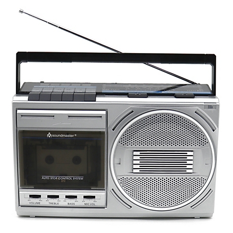 Boombox argenté avec lecteur de cassettes et antenne.