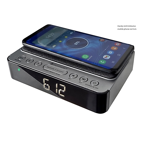 Une radio de nuit grise avec l'heure 6h12. Un smartphone se recharge sans fil dessus, indicateur de batterie à 57%.