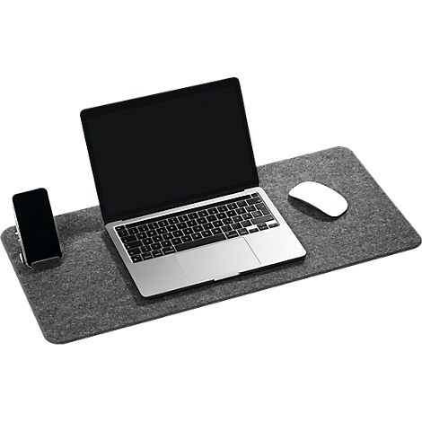 Tapis de bureau en feutre gris avec ordinateur portable, souris et support pour smartphone.