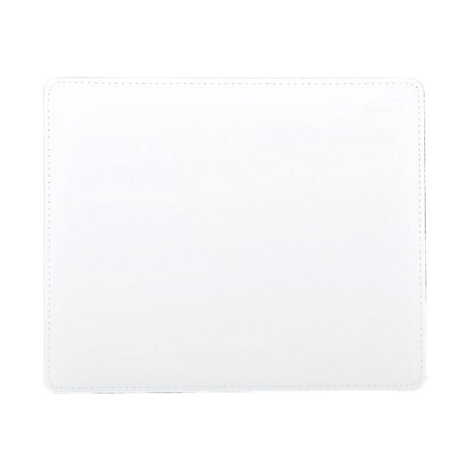 Rechteckige, weiße Mousepad mit hellgrauer Naht. In der Ecke ist ein dezentes Logo zu sehen.