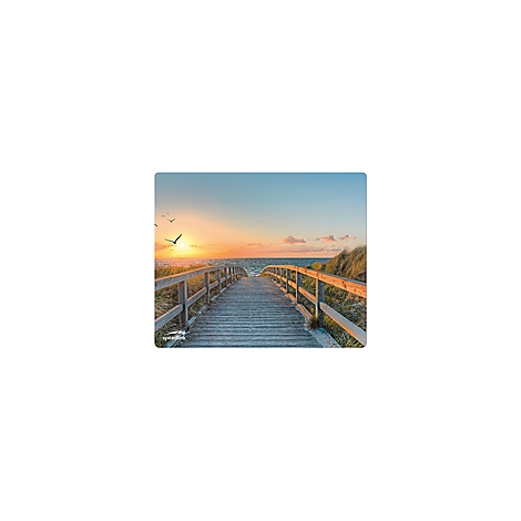 Holzsteg führt zum Meer, Sonnenuntergang, Vögel fliegen.