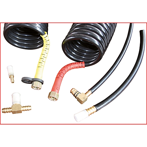 Verschiedene Schläuche mit Anschlüssen. Gelber und roter Schlauch, schwarze Spiralschläuche, Winkelstücke, Filter.