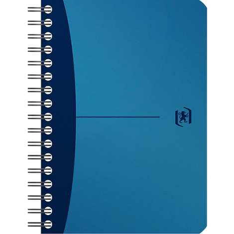 Blauw notitieboek met spiraal. Donkerblauwe strook links, logo rechtsonder.