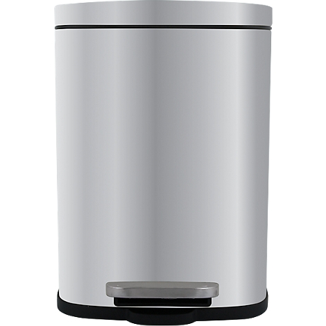 Une poubelle cylindrique argentée avec base noire et pédale.
