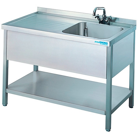 Edelstahl-Spültisch mit Becken, Abtropffläche und Wasserhahn. Unterhalb eine Ablage.