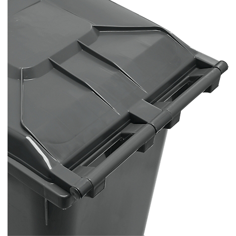 Close-up van een grijze vuilnisdeksel met handvat.