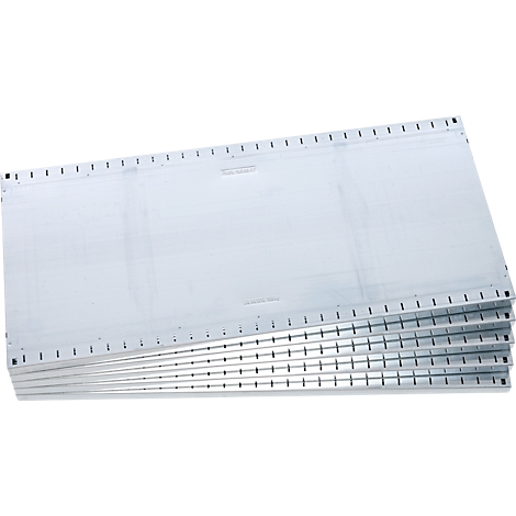 Une pile de feuilles grises perforées. Les feuilles sont propres et marquées de lignes de mesure.