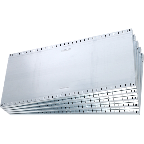 Pile de plaques métalliques rectangulaires avec bande perforée.