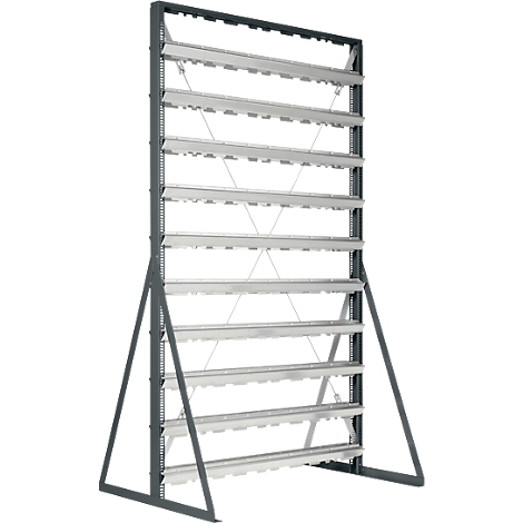 Vrijstaande metalen stellingkast met meerdere horizontale opbergniveaus tegen een neutrale achtergrond.
