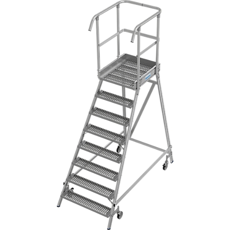 Grijze mobiele platformladder met gaas stappen, reling en wielen.
