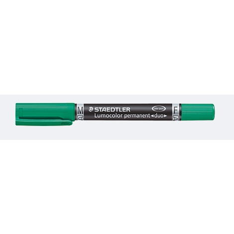 Grüner Staedtler Lumocolor Permanent Duo Stift mit zwei Spitzen vor weißem Hintergrund.