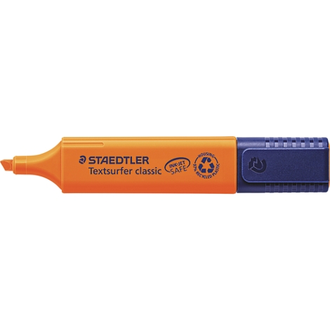 Ein orangefarbener Textmarker von Staedtler, Textsurfer classic, mit blauer Kappe. Aufschrift: INK-JET SAFE.