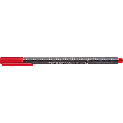 Ein roter Filzstift mit schwarzem Schaft, auf dem "STAEDTLER Triplus fineliner" steht.