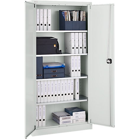 Ein geöffneter, grauer Aktenschrank mit Aktenordnern und Bürobedarf. Auf den Regalen stehen Ordner, Boxen und eine Laptoptasche.
